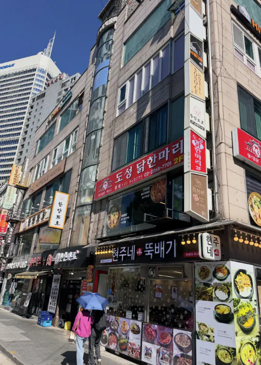 스크린샷 2026-10-10 140433.png 조선의 사이버펑크를 즐기고 간 미국 모델.jpg