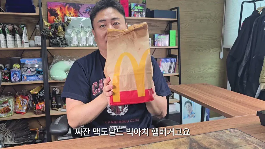 1000086266.webp 사람 얼굴 크기만하다는 맥도날드 새 햄버거