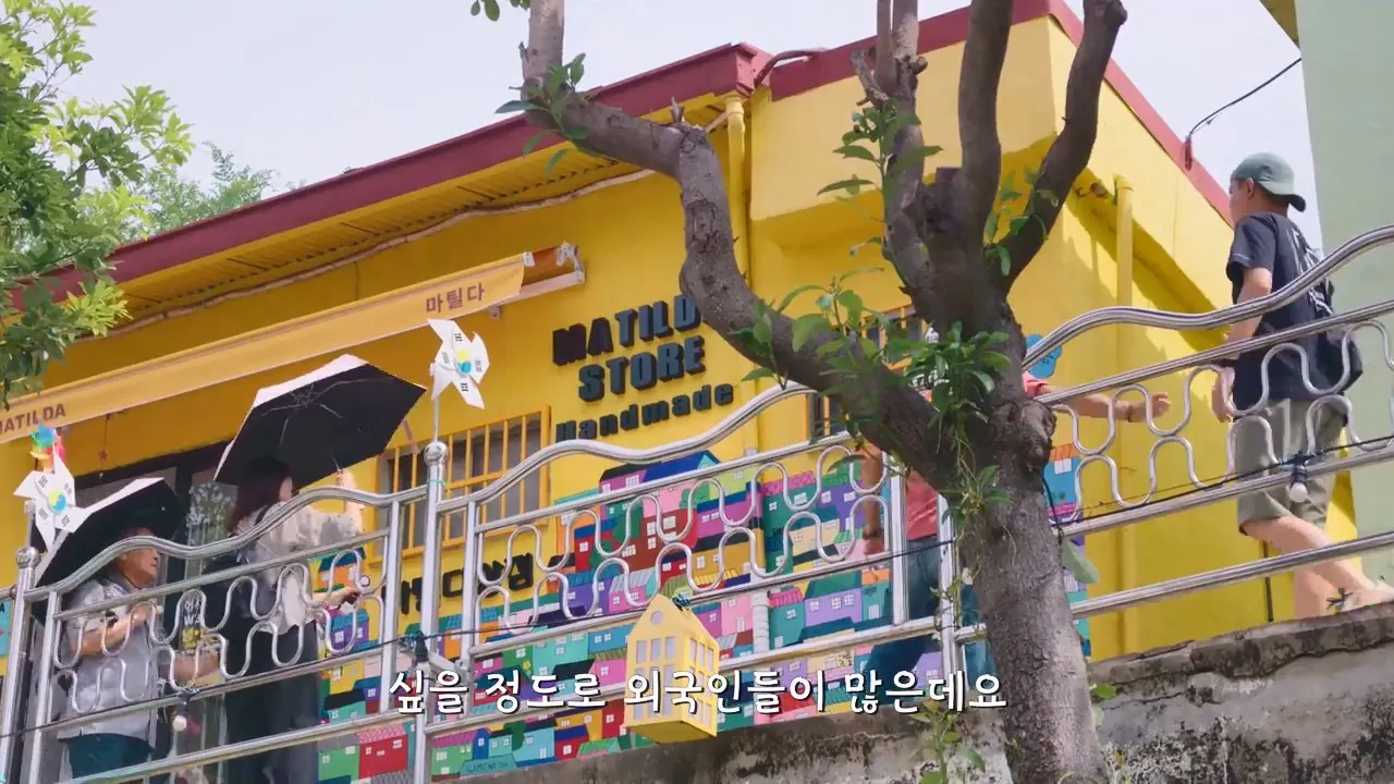 요즘 부산 관광지에서 벌어지고 있는 충격적인 변화.mp4_20260929_093923.662.jpg 지금 부산에 여행온다고 외국인들이 몰리는 이유