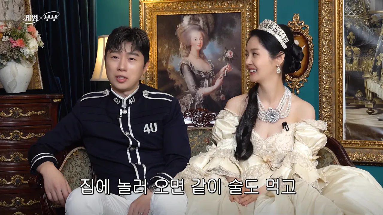 “정상적인 가족 아냐“ 도파민에 미친 부부 (김가연, 임요환, 홍진호, 페이커, 예비사위) 23-7 screenshot.png 예비 사위와 나이차이가 6살밖에 안난다는 임요환 ㄷㄷㄷ