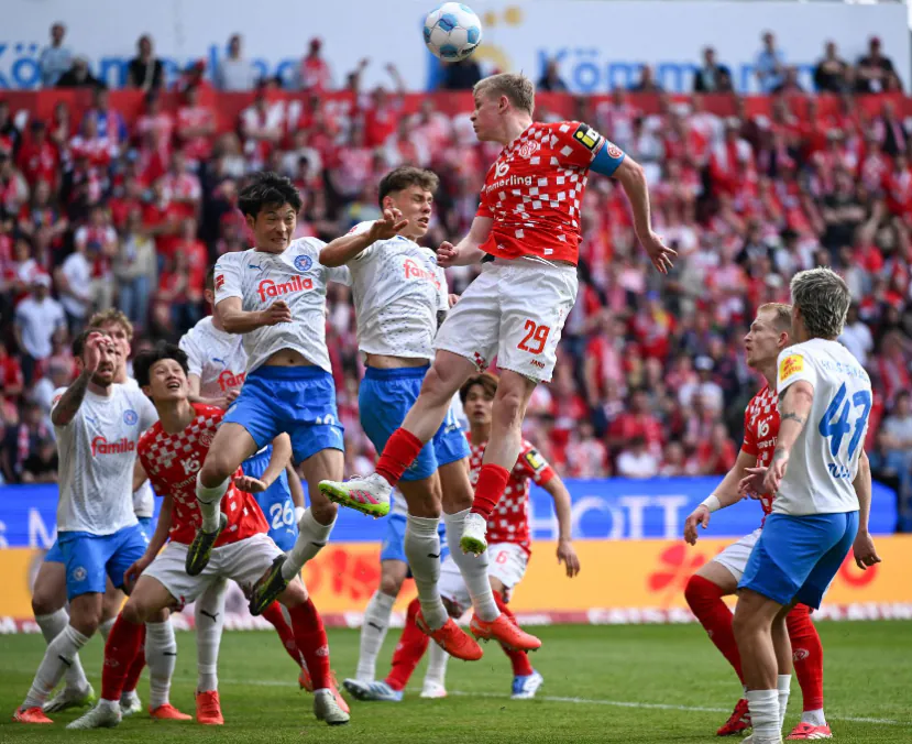 image.png "강등권 팀으로 챔스 경쟁을 했던 감독" 보 헨릭센의 24/25 1. FSV 마인츠 (리그 2위, 포칼 컵 우승)