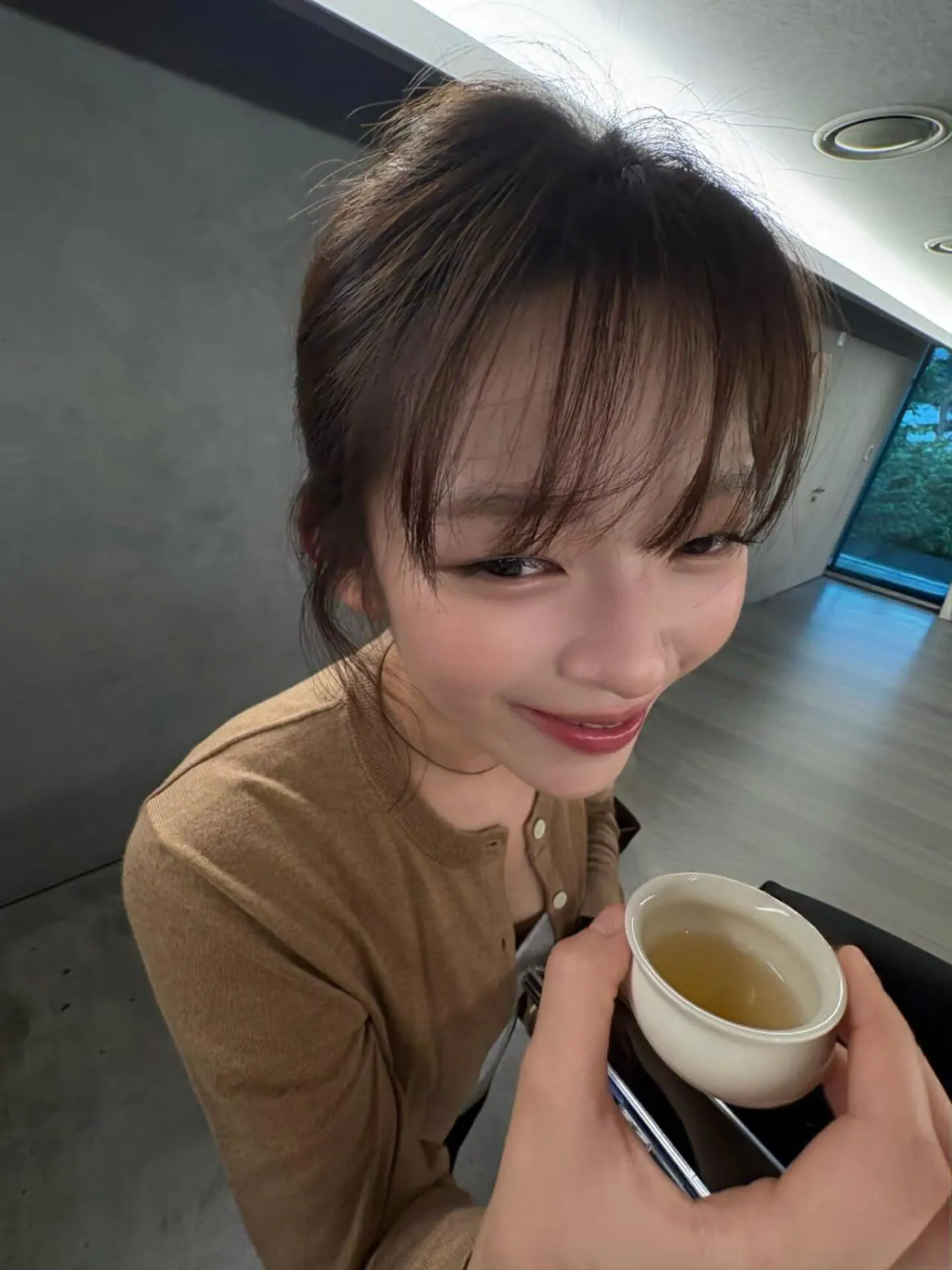 jungyeon-20261011-223010-009.jpg ํธ์์ด์ค ์ ์ฐ ์ค๋์.jpg