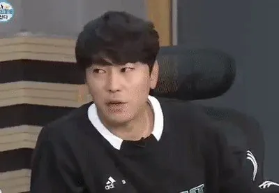 의심하는 눈빛 재일교포와 대한민국의 산업화에 대해 알아보자..