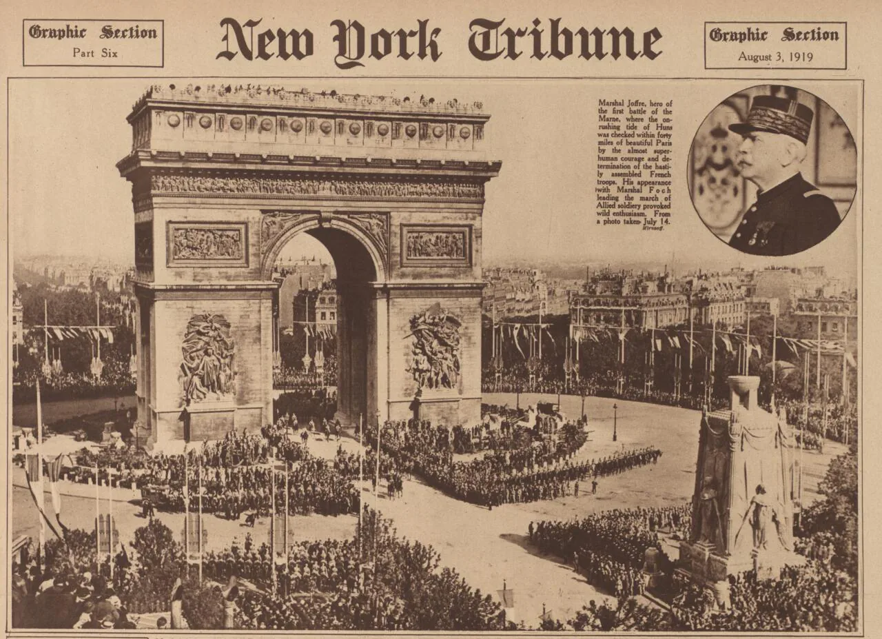 Marshal_Joffre_and_Marshal_Foch_ride_beneath_the_historic_Arc_de_Triomphe_1919.jpg 1차대전의 교훈과 프랑스군이 마지노선을 건설한 이유