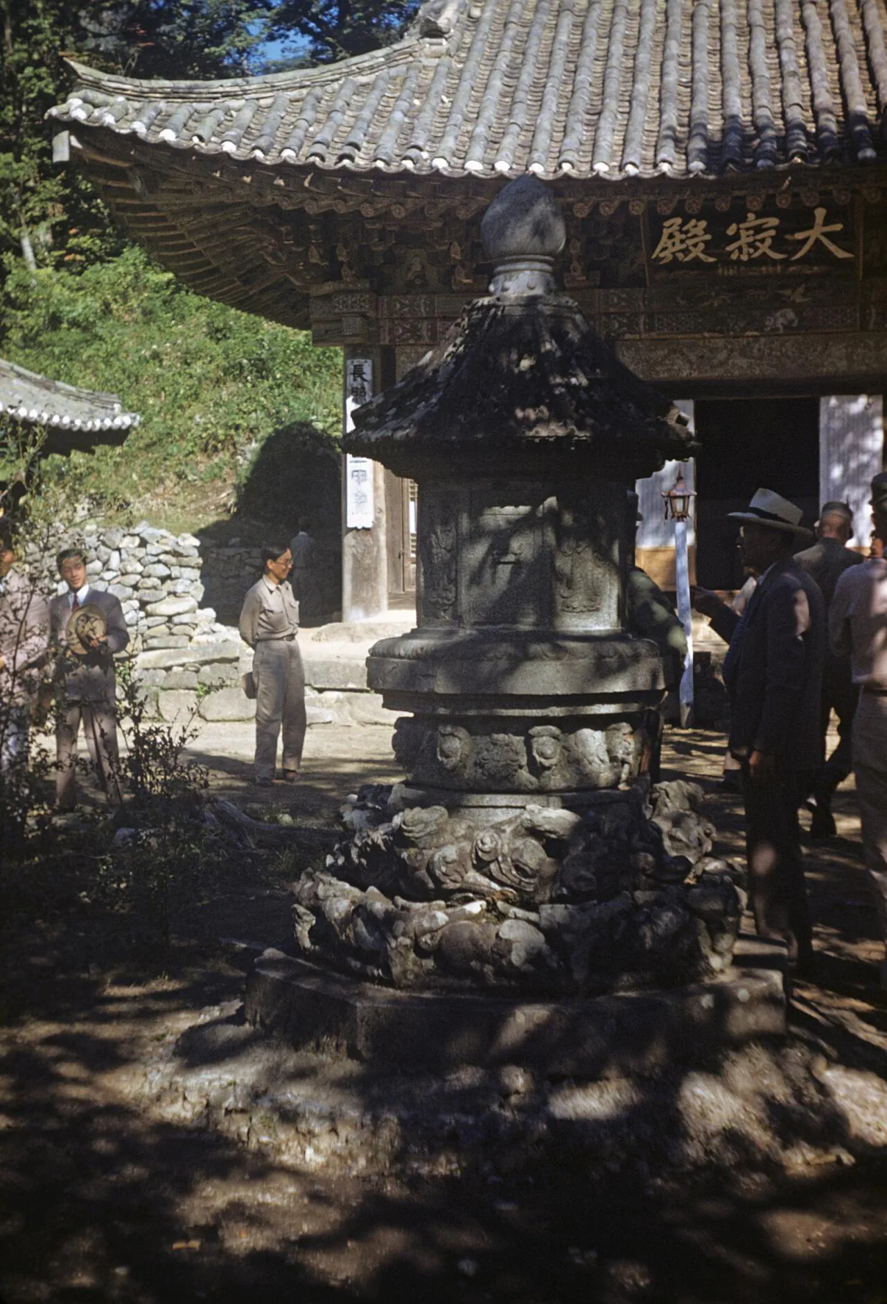 e_gapsa-temple-visit-1952_15520200784_o.jpg 희귀사진(KOREA, 1952)