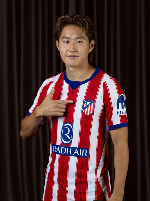 image.png 이강인 태극기 들고 아틀레티코 옷피셜