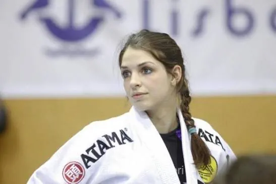 images (18).jpg 최근 인기 더 폭발중이라는 UFC 여성 파이터 ㄷㄷㄷ