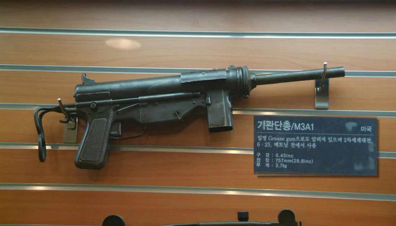 (13).jpg (스압) 대한민국 경찰박물관에서 전시된 압수한 불법무기들 사진