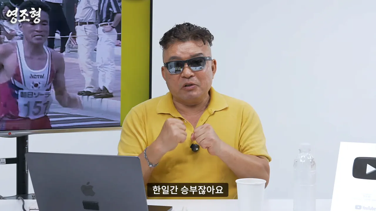 황영조 아시안게임 금메달, 200m 뒤처지기까지 한 두뇌 플레이...아시안게임 MVP 수상까지 #아시안게임 #마라톤 #육상 #황영조 #러닝 #아이치나고야아시안게임 #히로시마 22-8 screenshot.png 아시안게임 금메달 딴 직후 대통령에게 축하받은 마라톤 레전드 황영조 ㄷㄷㄷ