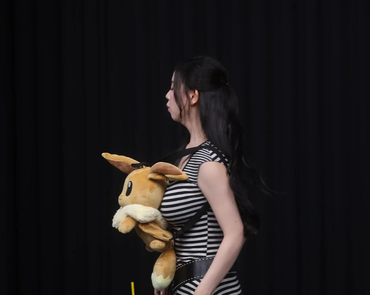 옆에서 본 김채연.jpg