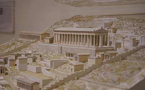 Sanctuary_of_Delphi_-_Reconstruction_-_Temple_of_Apollo.jpg 인도유럽인의 자유와 열린 공간