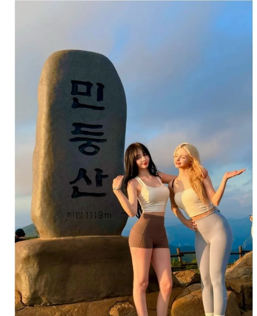 7105.jpg ㅇㅎ) 레깅스 입고 민둥산 오른 98년생 한국녀.gif