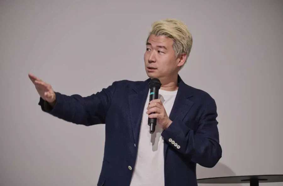 1000085967.webp 네이버 웹툰 2대 CEO 근황 .jpg