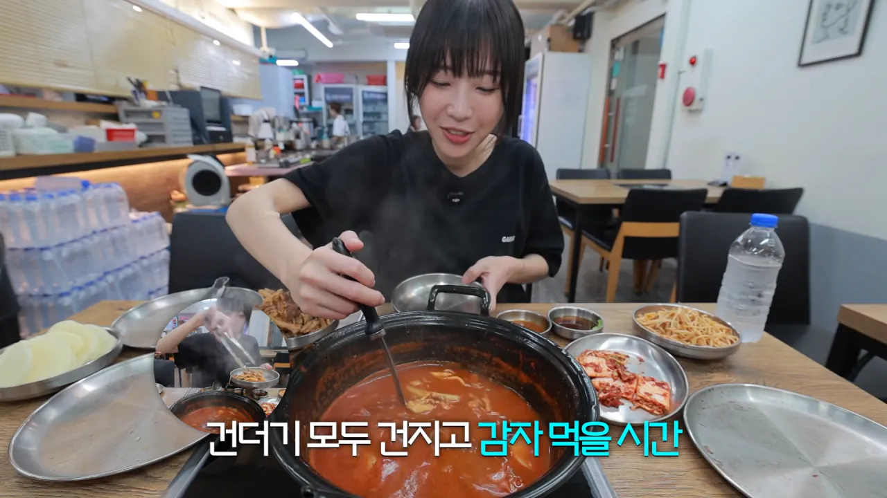 육수추가만 15번 하는 배달 단골집 찾아갔더니 사장님이..😂 등촌 샤브칼국수 먹방 7-23 screenshot.png 쯔양 "오늘은 입맛이 없어서 이 정도만 먹겠습니다"