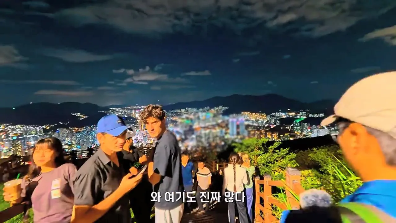 요즘 부산 관광지에서 벌어지고 있는 충격적인 변화.mp4_20260929_100942.067.jpg 지금 부산에 여행온다고 외국인들이 몰리는 이유