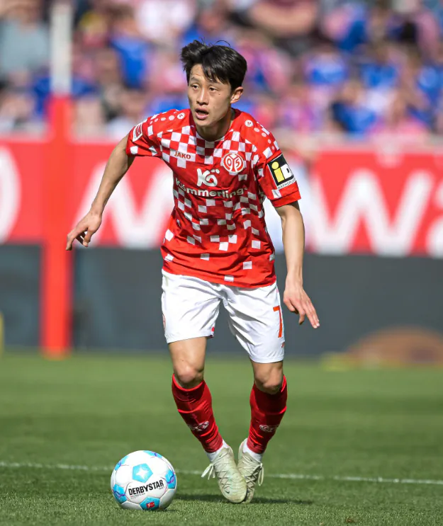 image.png "강등권 팀으로 챔스 경쟁을 했던 감독" 보 헨릭센의 24/25 1. FSV 마인츠 (리그 2위, 포칼 컵 우승)