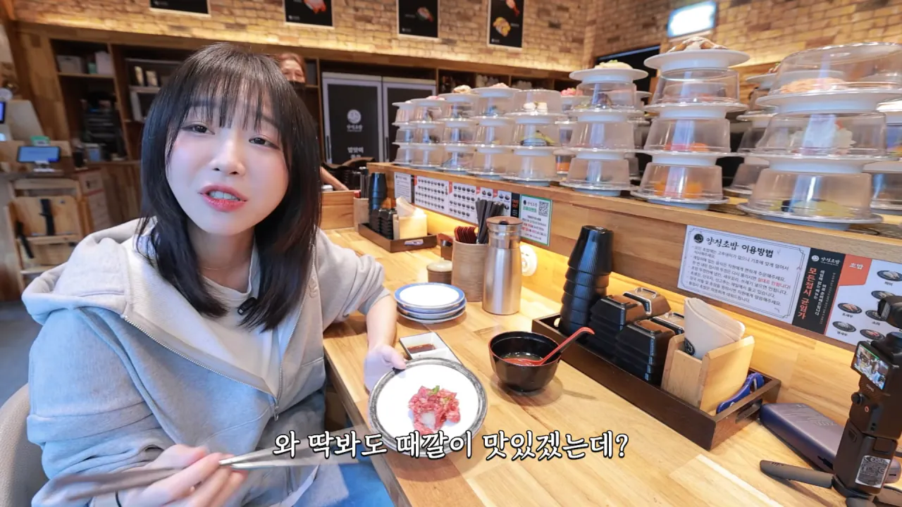 1900원 회전초밥 몇접시 먹었을까_🤔 메뉴만 100가지_! 엄청난 인기의 청주 3단 회전초밥 3-51 screenshot (1).png 청주에서 회전초밥 100접시 넘게 먹방한 쯔양 근황 ㄷㄷㄷ