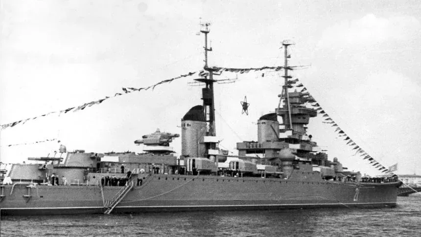 album-indonesian-cruiser-kri-irian-v0-49h9zuggfszc1.webp 인도네시아 해군이 1960년대 동남아 최강이었던 이유