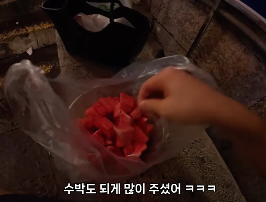 화면 캡처 2026-08-13 232744.png 한국인 보자마자 수박 주는 중국인들.jpg