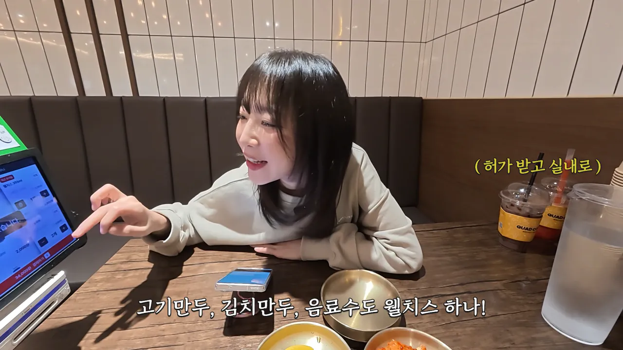 시장에서 한끼에 10000kcal 가능할까.._🤔 육거리시장 떡볶이 칼국수 만두 닭강정 길거리음식 먹방 18-47 screenshot.png 시장에서 1만 칼로리 먹방한 쯔양 근황 ㄷㄷㄷ
