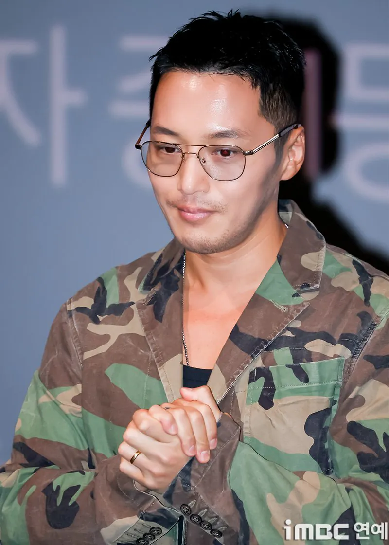 1000013232.jpg 오늘자 변요한 밀리터리 패션.jpg