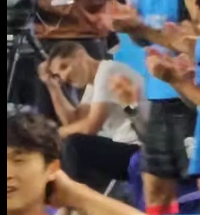 손흥민 프리킬골에 놀라 머리긁적이는 모레노 감독