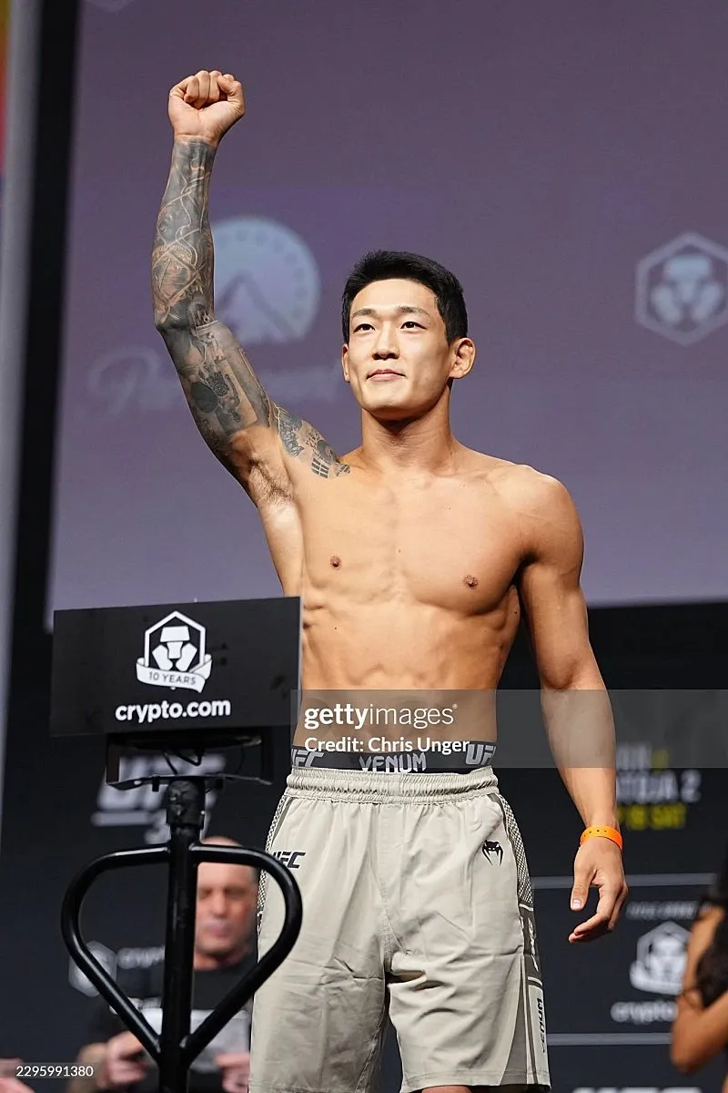 gettyimages-2295991380-2048x2048.jpg ๋ด์ผ ๊ฒฝ๊ธฐํ๋ UFC ์ ์ฃผ์, ์ต๋ํธ ๋ชธ์ํ ใทใทใทใท...GIF