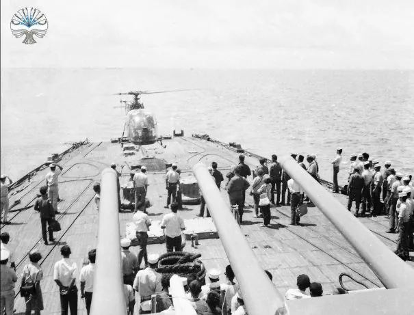 Irian_ship_training_heli.jpg 인도네시아 해군이 1960년대 동남아 최강이었던 이유
