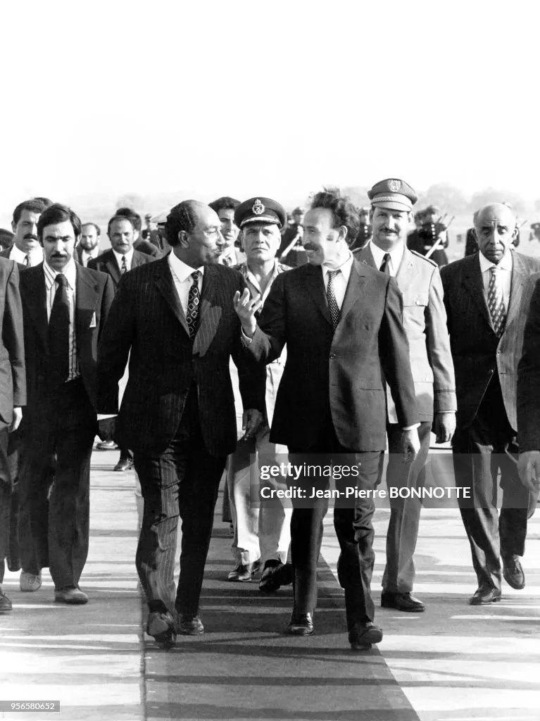 gettyimages-956580652-1024x1024.jpg ์๋ จ KGB์์ฅ์ด ๋๋ฌผ์ ํ๋ ธ๋ ์ด๋ค ๋๋ผ ๋
์ฌ์์ ๋
๋ฐฑ