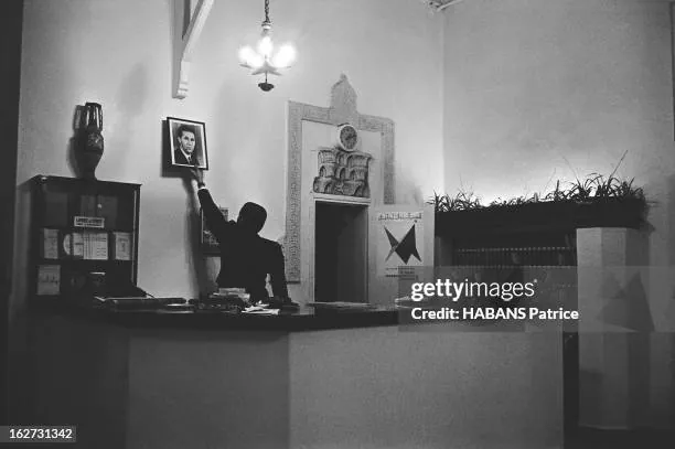 gettyimages-162731342-612x612.jpg ์๋ จ KGB์์ฅ์ด ๋๋ฌผ์ ํ๋ ธ๋ ์ด๋ค ๋๋ผ ๋
์ฌ์์ ๋
๋ฐฑ