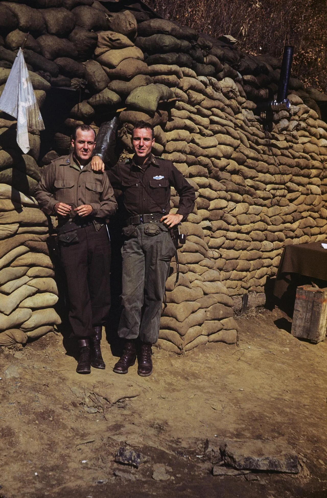 e_front-line-bunker1952_16116868546_o.jpg 희귀사진(KOREA, 1952)