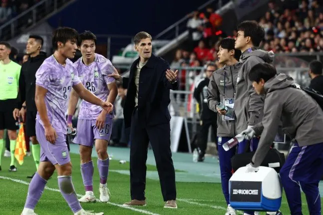 1000024463.jpg 모레노도 이해 못한 축구대표팀 외박, 소집 기간 9일 훈련 & 4경기…단합할 시간도 호흡할 기회도 부족