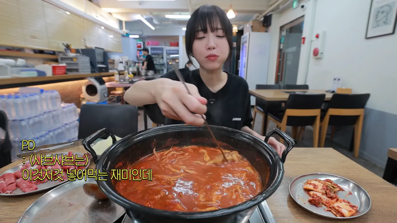 육수추가만 15번 하는 배달 단골집 찾아갔더니 사장님이..😂 등촌 샤브칼국수 먹방 5-45 screenshot.png 쯔양 "오늘은 입맛이 없어서 이 정도만 먹겠습니다"