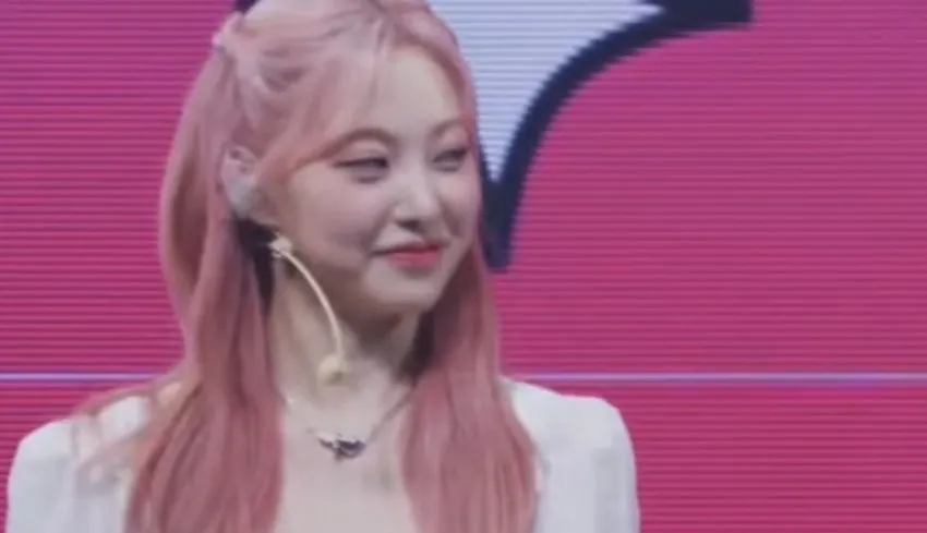 image.png 리센느 데뷔 쇼케이스 기자 질문 "야식 먹나요??" ㅋㅋㅋ.JPEG