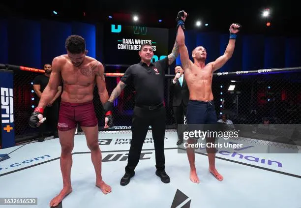 orban.jpg ์ค๋์ UFC ์ปจํ
๋์๋ฆฌ์ฆ ์ถฉ๊ฒฉ์ ์ธ ๋ก์ค์ KO ใทใทใทใทใทใทใท