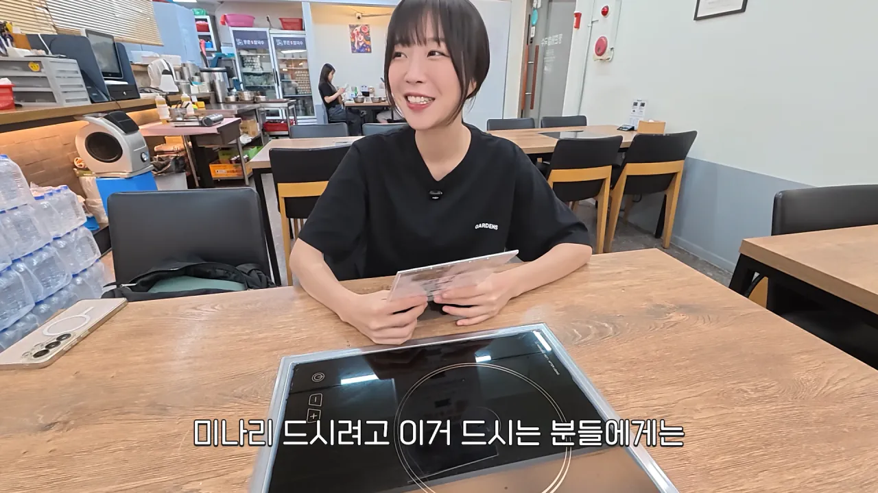 육수추가만 15번 하는 배달 단골집 찾아갔더니 사장님이..😂 등촌 샤브칼국수 먹방 2-56 screenshot.png 쯔양 "오늘은 입맛이 없어서 이 정도만 먹겠습니다"