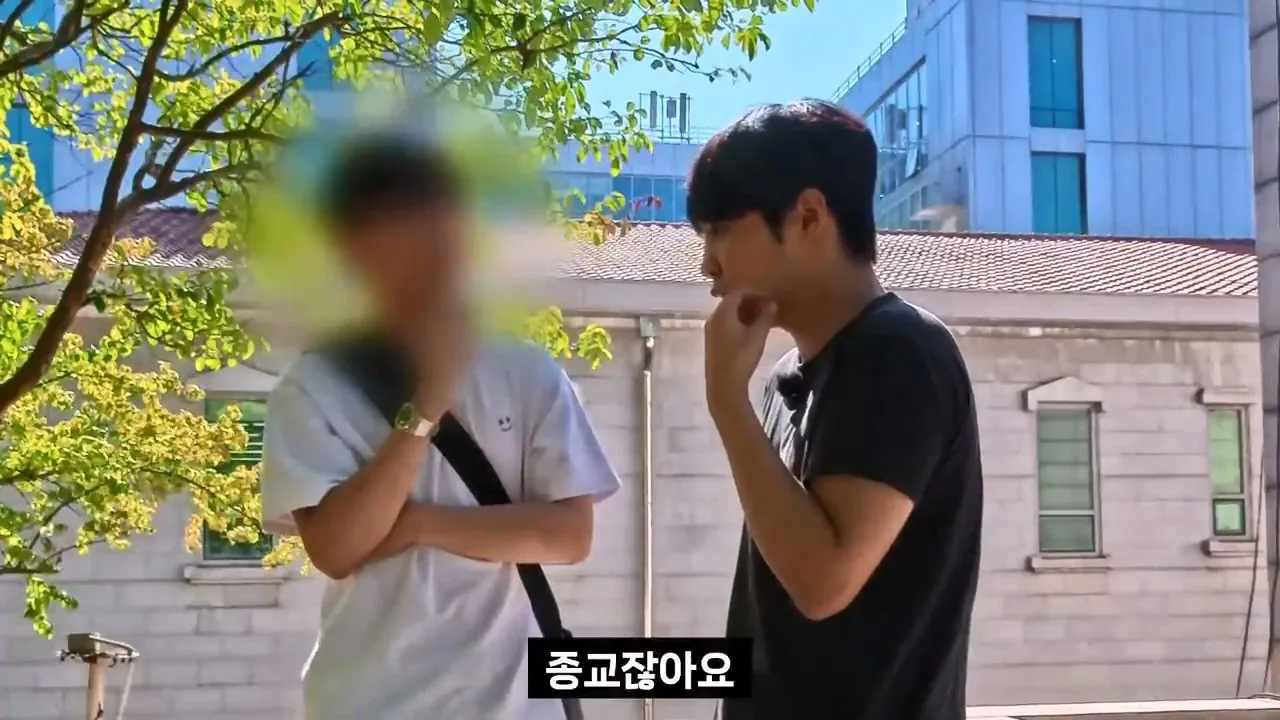 종교는 인간이 만들었다는 서울대생, 목사는 답할 수 있을까.mp4_20261001_153020.040.jpg 서울대생이 목사에게 말하는 종교는 인간이 만든것이라는 이유