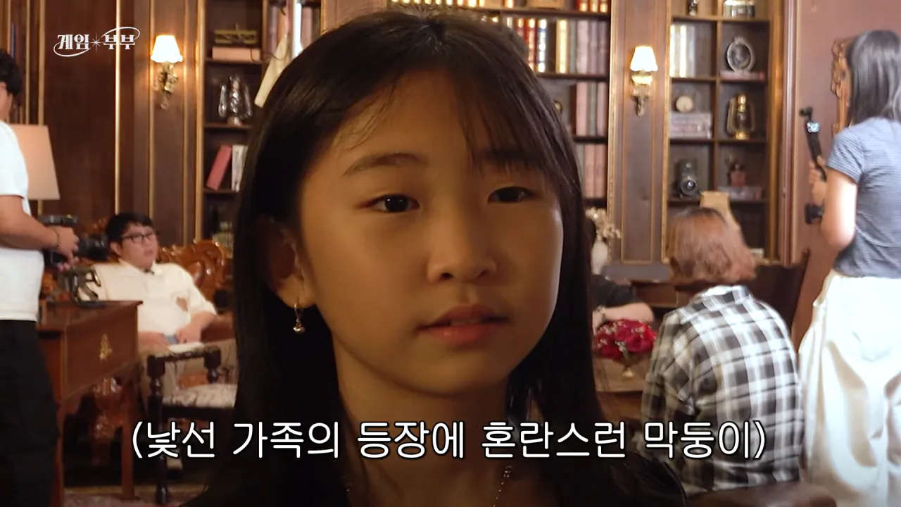 “정상적인 가족 아냐“ 도파민에 미친 부부 (김가연, 임요환, 홍진호, 페이커, 예비사위) 4-26 screenshot.png 임요환 가족과 가족사진 함께 찍게된 홍진호 ㅋㅋㅋㅋㅋㅋ