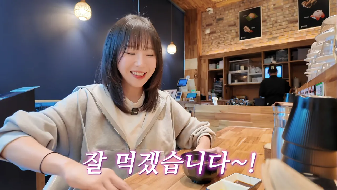 1900원 회전초밥 몇접시 먹었을까_🤔 메뉴만 100가지_! 엄청난 인기의 청주 3단 회전초밥 2-3 screenshot (1).png 청주에서 회전초밥 100접시 넘게 먹방한 쯔양 근황 ㄷㄷㄷ