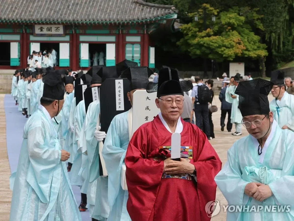 image.png 성균관 대성전 3년만에 수리 완료