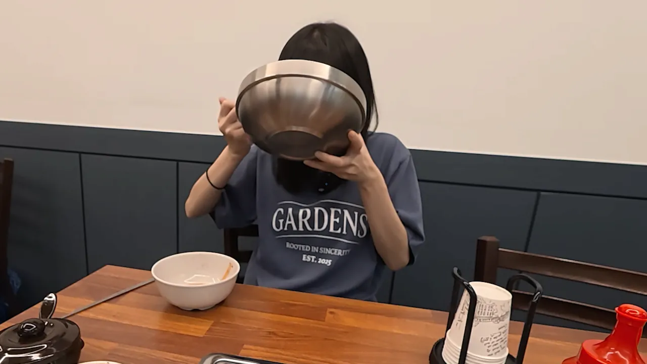 여기 먹을거 천국이에요..🥹 초대형 의정부 제일시장 털기🔥 김밥 떡볶이 비빔밥 통닭 냉면 21-31 screenshot.png 시장에서 간단하게 점심 먹방한 쯔양 근황 ㄷㄷㄷ