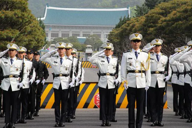 113c86b58a6087d95962cf8d2ed8f151.webp 여자가 못 뚫는 진짜 유리천장