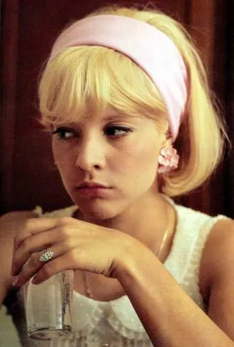sylvie-vartan.jpg ì í ì ëœìì ììŽë ì€íë€ìŽ êœì íŒì ë 60ë
ë íëì€ì ìì 묞í