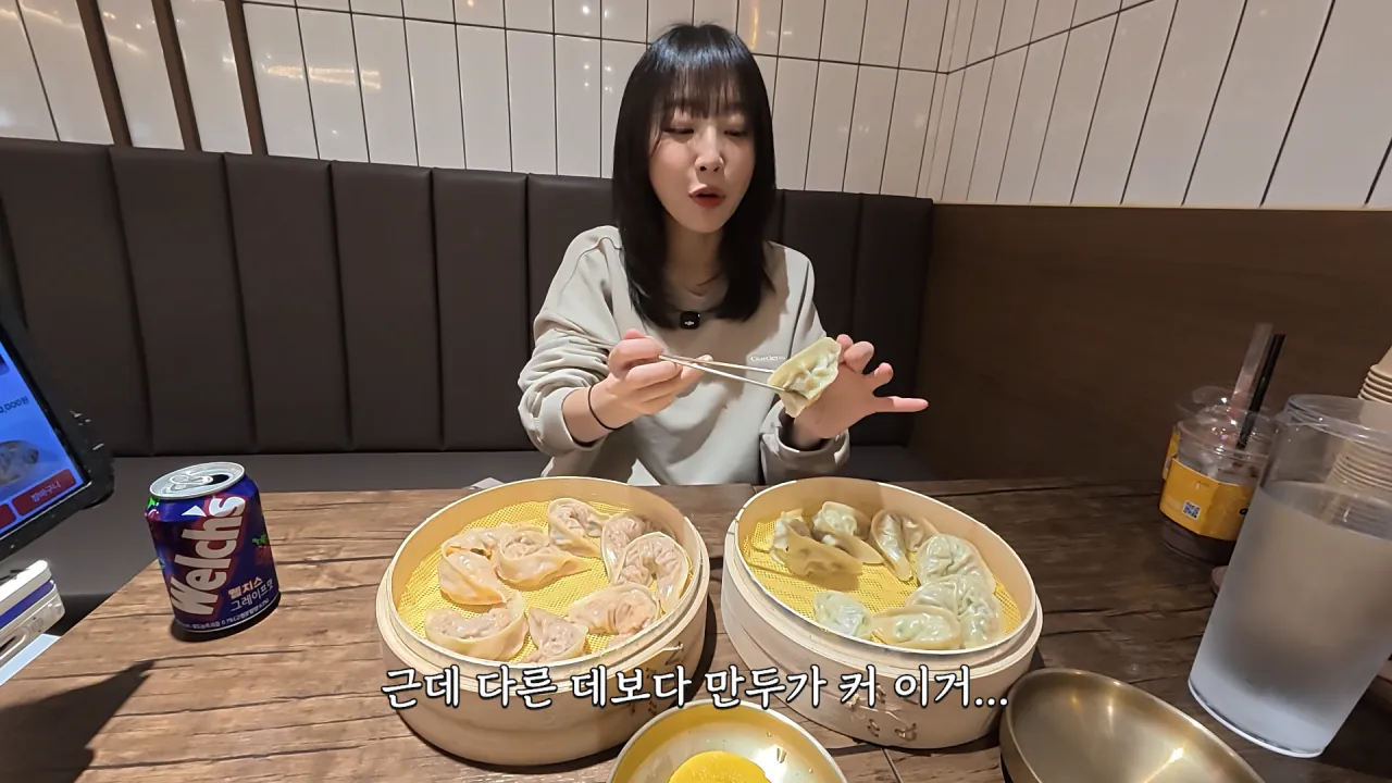 시장에서 한끼에 10000kcal 가능할까.._🤔 육거리시장 떡볶이 칼국수 만두 닭강정 길거리음식 먹방 19-24 screenshot.png 시장에서 1만 칼로리 먹방한 쯔양 근황 ㄷㄷㄷ