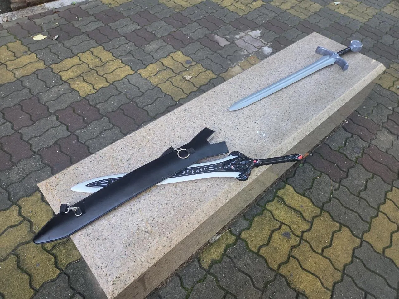 6151.jpg 출근중인데 누가 칼을 잃어버렸나봐