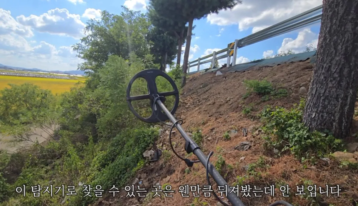 인디아나 웁스 (58).bmp.ren.jpg 스압 ) 금속탐지기로 고인의 유품을찾아준 유튜버
