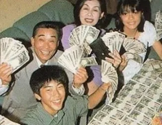 image.png 영화사에서도 기이한 유독 90년대에만 쏟아진 세기말 장르