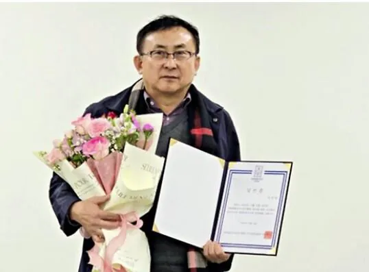 1000045336.jpg 서강일 전북협회장: 아직까지는 길게 이야기하고 싶지 않다. 지역 축구 발전을 위해 계속 봉사를 해야 한다.