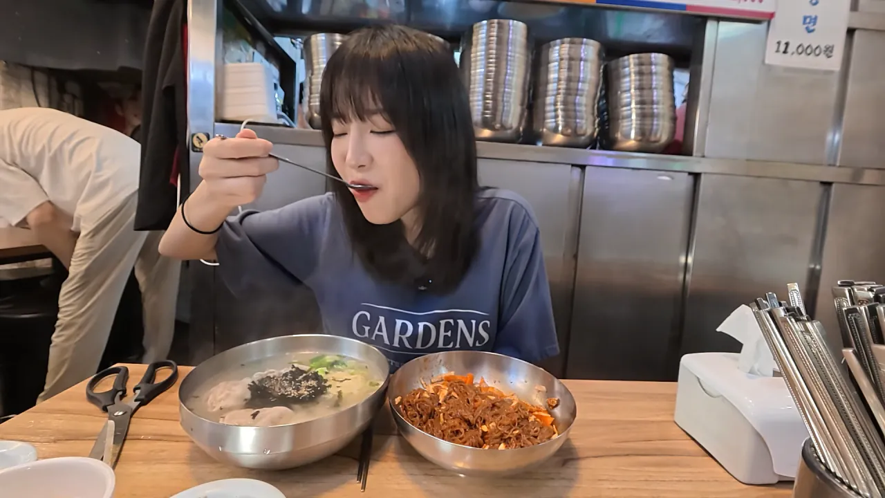 여기 먹을거 천국이에요..🥹 초대형 의정부 제일시장 털기🔥 김밥 떡볶이 비빔밥 통닭 냉면 14-47 screenshot.png 시장에서 간단하게 점심 먹방한 쯔양 근황 ㄷㄷㄷ
