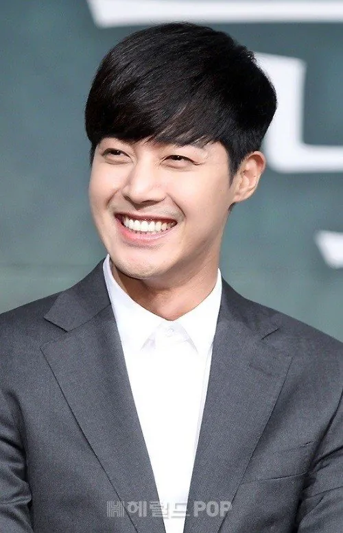 0002712991_002_20261022130111194.jpg ‘김현중 애 낳고 16억 요구’ 전 여친, 틱톡커로 연예 활동 시작. 예명 ‘시유’로 데뷔
